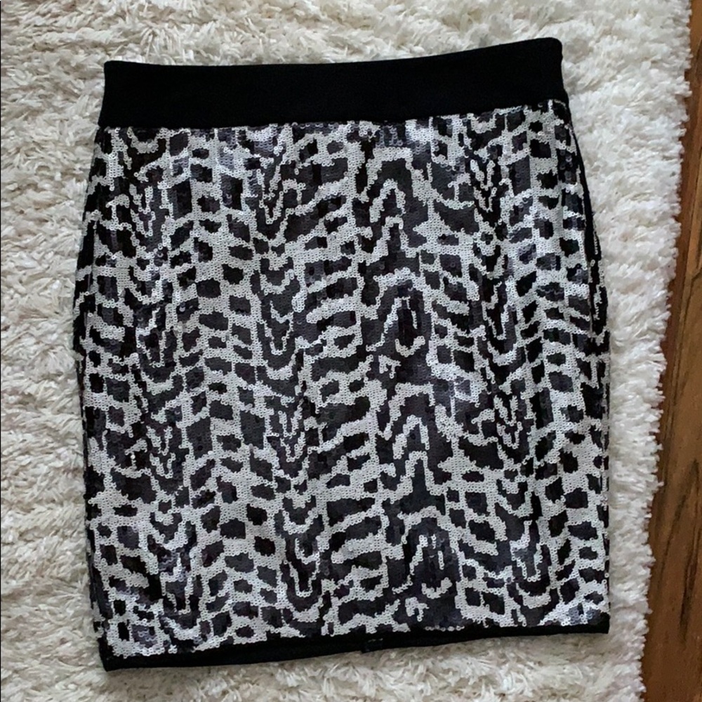 All sequins pencil skirt